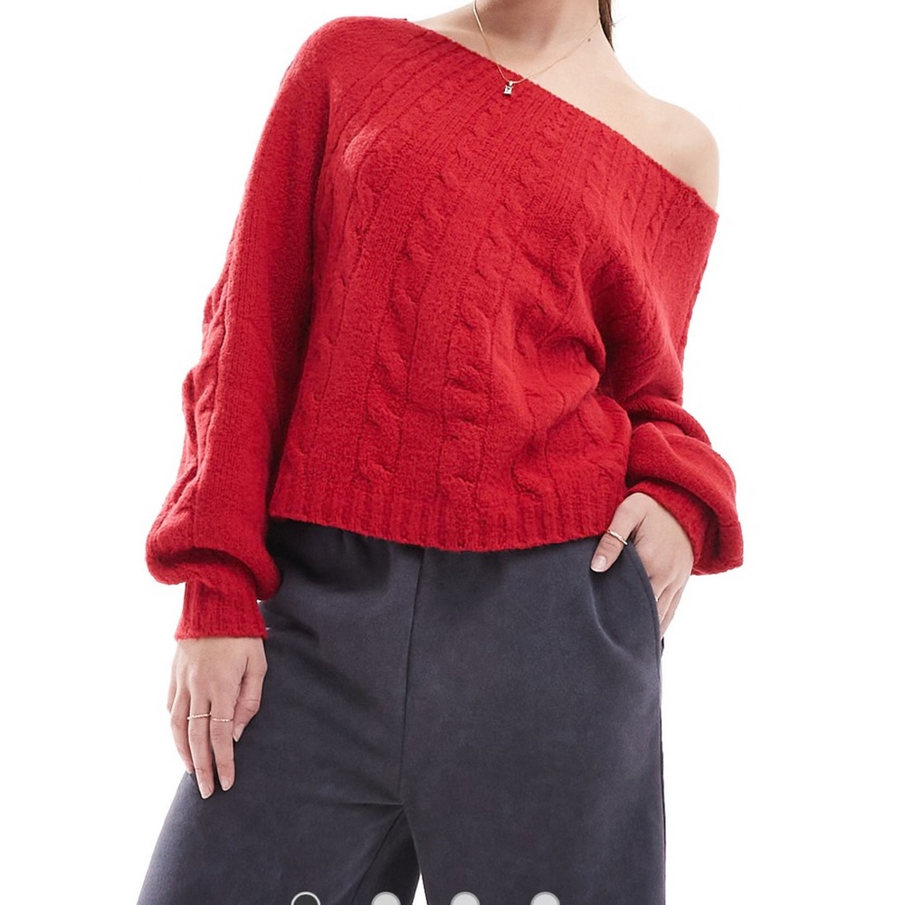 Hollister Off Shoulder Cable Knit sweater size small